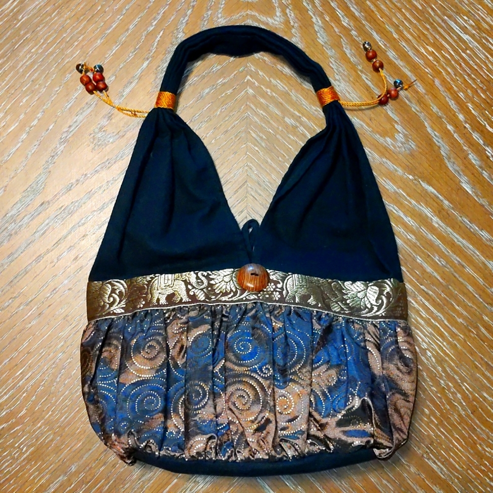 NWOT Lanna Doi Embroidered Boho purse w/button detail & bonus zipper Mak…